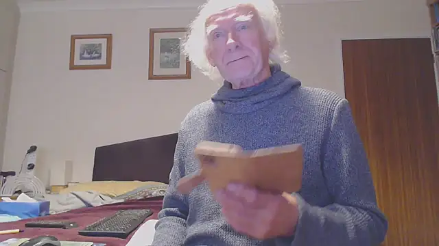 Snapshot of WaverlyKernow chatting on 01-17-25, 10:11 WaverlyKernow online show from 01-17-25, 10:11