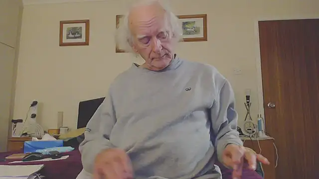 Snapshot of WaverlyKernow chatting on 01-19-25, 02:59 WaverlyKernow online show from 01-19-25, 02:59