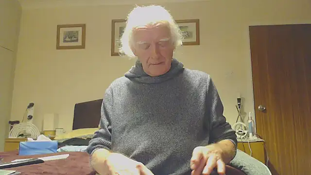 Snapshot of WaverlyKernow chatting on 01-19-25, 10:06 WaverlyKernow online show from 01-19-25, 10:06