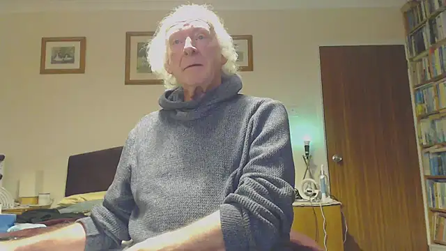 Snapshot of WaverlyKernow chatting on 01-22-25, 09:32 WaverlyKernow online show from 01-22-25, 09:32