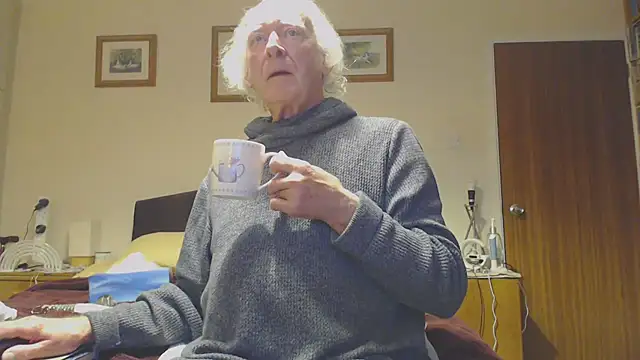 Snapshot of WaverlyKernow chatting on 01-24-25, 10:51 WaverlyKernow online show from 01-24-25, 10:51