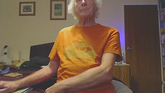 Snapshot of WaverlyKernow chatting on 01-25-25, 04:24 WaverlyKernow online show from 01-25-25, 04:24