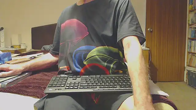 Snapshot of WaverlyKernow chatting on 01-29-25, 04:30 WaverlyKernow online show from 01-29-25, 04:30