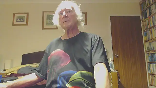 Snapshot of WaverlyKernow chatting on 01-29-25, 08:14 WaverlyKernow online show from 01-29-25, 08:14