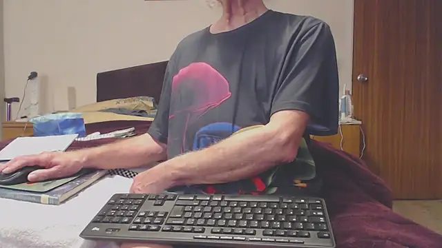 Snapshot of WaverlyKernow chatting on 01-30-25, 09:36 WaverlyKernow online show from 01-30-25, 09:36