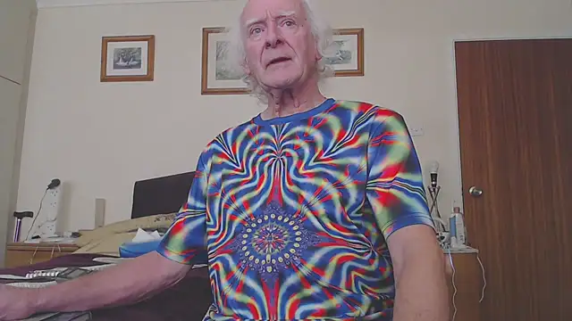 Snapshot of WaverlyKernow chatting on 01-31-25, 02:07 WaverlyKernow online show from 01-31-25, 02:07