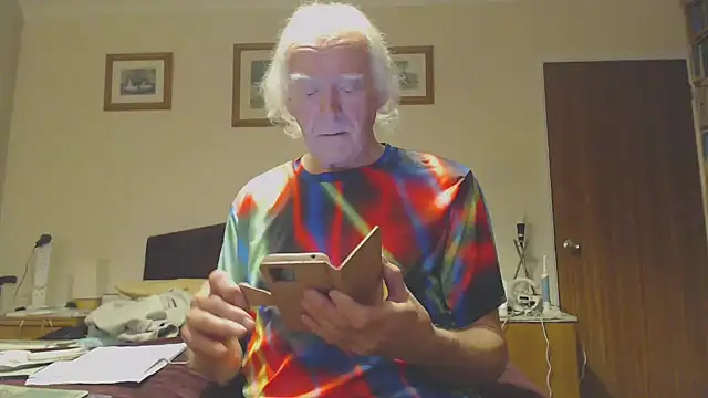 Snapshot of WaverlyKernow chatting on 02-04-25, 10:21 WaverlyKernow online show from 02-04-25, 10:21