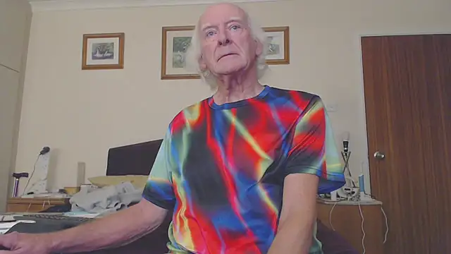 Snapshot of WaverlyKernow chatting on 02-04-25, 03:36 WaverlyKernow online show from 02-04-25, 03:36