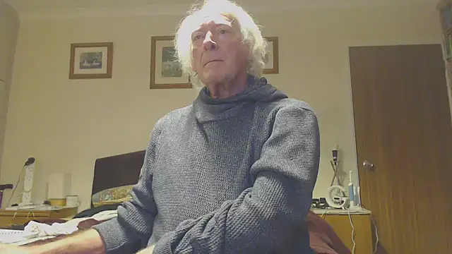 Snapshot of WaverlyKernow chatting on 02-10-25, 07:36 WaverlyKernow online show from 02-10-25, 07:36