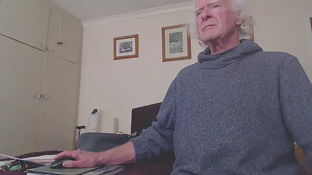 Snapshot of WaverlyKernow chatting on 02-13-25, 01:15 WaverlyKernow online show from 02-13-25, 01:15