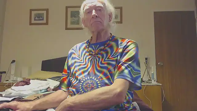 Snapshot of WaverlyKernow chatting on 02-26-25, 07:20 WaverlyKernow online show from 02-26-25, 07:20