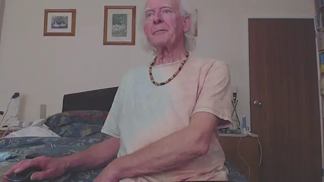 Snapshot of WaverlyKernow chatting on 03-15-25, 01:40 WaverlyKernow online show from 03-15-25, 01:40