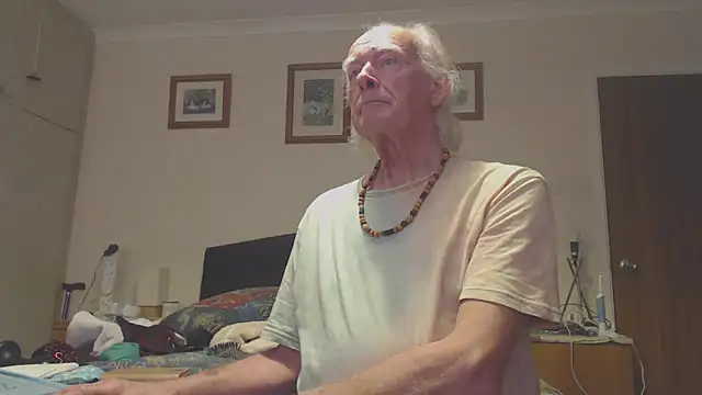 Snapshot of WaverlyKernow chatting on 03-21-25, 02:51 WaverlyKernow online show from 03-21-25, 02:51