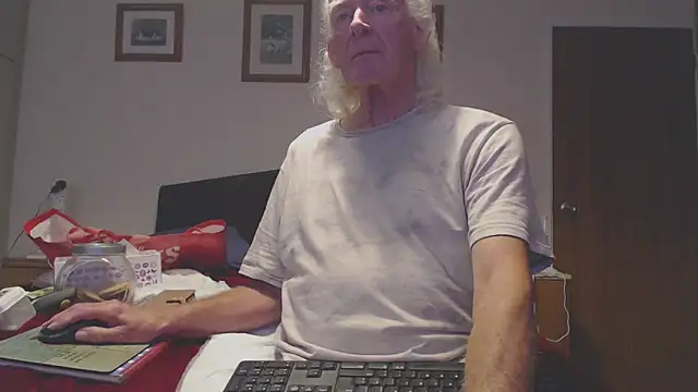 Snapshot of WaverlyKernow chatting on 09-27-25, 11:26 WaverlyKernow online show from 09-27-25, 11:26