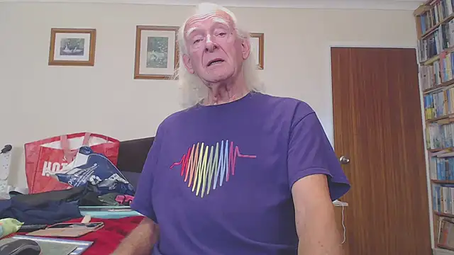 Snapshot of WaverlyKernow chatting on 09-30-25, 01:49 WaverlyKernow online show from 09-30-25, 01:49