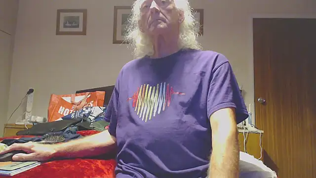 Snapshot of WaverlyKernow chatting on 10-01-25, 06:47 WaverlyKernow online show from 10-01-25, 06:47