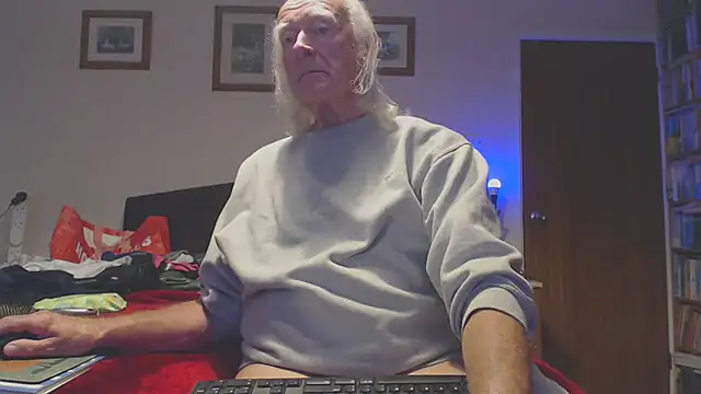 Snapshot of WaverlyKernow chatting on 10-03-25, 11:29 WaverlyKernow online show from 10-03-25, 11:29