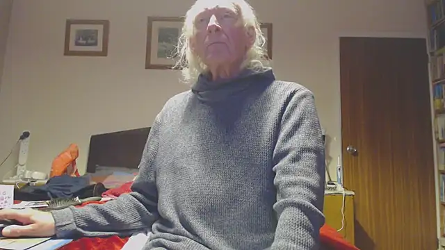 Snapshot of WaverlyKernow chatting on 10-10-25, 09:36 WaverlyKernow online show from 10-10-25, 09:36