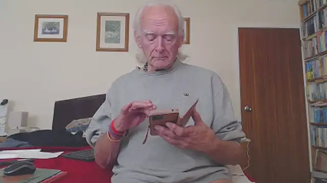 Snapshot of WaverlyKernow chatting on 10-26-25, 10:54 WaverlyKernow online show from 10-26-25, 10:54