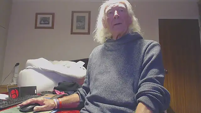 Snapshot of WaverlyKernow chatting on 10-28-25, 08:55 WaverlyKernow online show from 10-28-25, 08:55