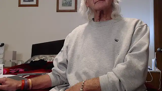 Snapshot of WaverlyKernow chatting on 11-01-25, 10:06 WaverlyKernow online show from 11-01-25, 10:06