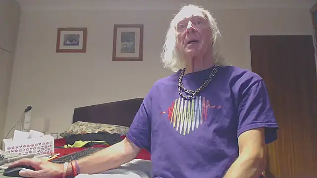 Snapshot of WaverlyKernow chatting on 11-03-25, 01:45 WaverlyKernow online show from 11-03-25, 01:45