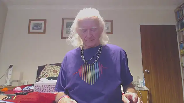 Snapshot of WaverlyKernow chatting on 11-06-25, 11:33 WaverlyKernow online show from 11-06-25, 11:33