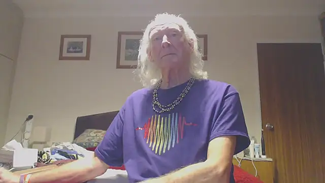 Snapshot of WaverlyKernow chatting on 11-12-25, 12:05 WaverlyKernow online show from 11-12-25, 12:05