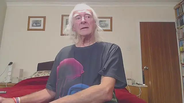 Snapshot of WaverlyKernow chatting on 11-20-25, 01:55 WaverlyKernow online show from 11-20-25, 01:55