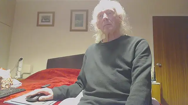 Snapshot of WaverlyKernow chatting on 12-15-25, 03:38 WaverlyKernow online show from 12-15-25, 03:38