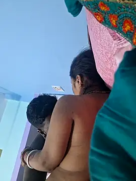 Crezy-Queen01 online show from 10-07-25, 03:53