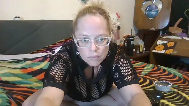 Snapshot of Toybox13_Pika chatting on 11-24-25, 09:47 Toybox13 Pika online show from 11-24-25, 09:47