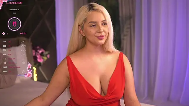 Snapshot of VictoriaMorrone chatting on 03-08-25, 10:43 VictoriaMorrone online show from 03-08-25, 10:43