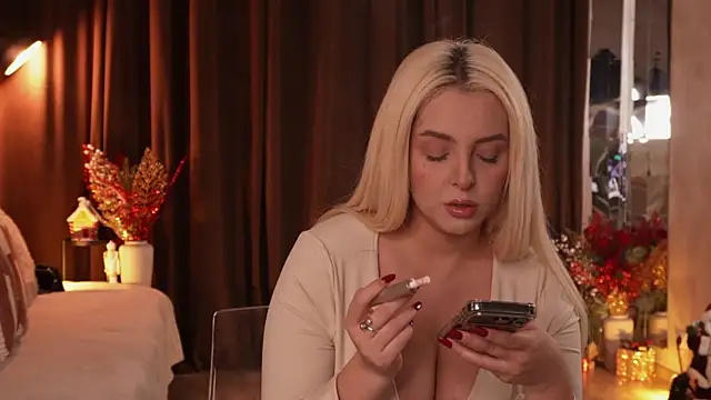 Snapshot of VictoriaMorrone chatting on 12-03-25, 11:47 VictoriaMorrone online show from 12-03-25, 11:47