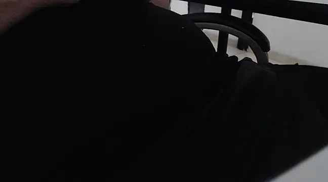 Snapshot of johndiaz23 chatting on 02-12-25, 07:24 johndiaz23 online show from 02-12-25, 07:24