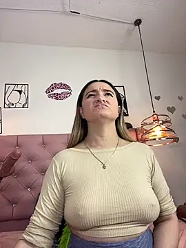 Snapshot of antonella87 chatting on 10-25-25, 07:52 antonella87 online show from 10-25-25, 07:52