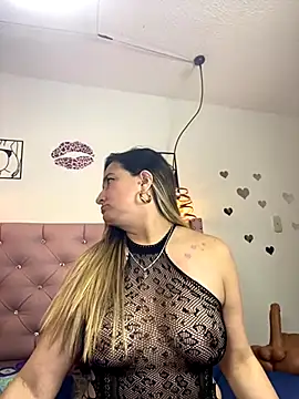 Snapshot of antonella87 chatting on 10-28-25, 09:50 antonella87 online show from 10-28-25, 09:50