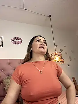 Snapshot of antonella87 chatting on 11-10-25, 09:36 antonella87 online show from 11-10-25, 09:36