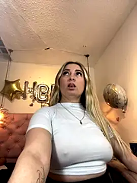 Snapshot of antonella87 chatting on 11-25-25, 10:43 antonella87 online show from 11-25-25, 10:43