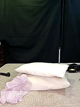 Snapshot of Blossam_07 chatting on 12-13-24, 04:27 Blossam 07 online show from 12-13-24, 04:27