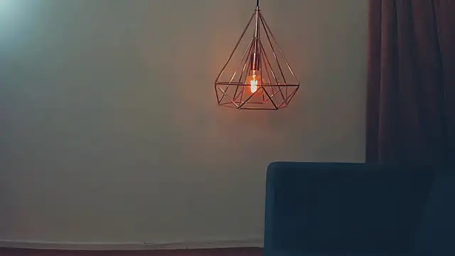 LayaFlow online show from 04-25-26, 11:35