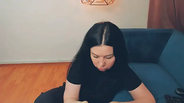 LayaFlow online show from 04-28-26, 06:51