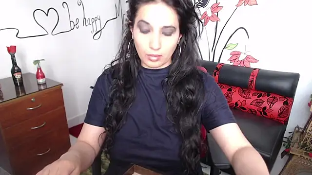 Snapshot of Roxanne_Ssummers chatting on 01-08-25, 08:18 Roxanne Ssummers online show from 01-08-25, 08:18