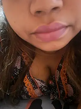 Snapshot of Ravina_patil1 chatting on 10-07-25, 10:56 Ravina patil1 online show from 10-07-25, 10:56