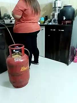 Snapshot of Ravina_patil1 chatting on 11-13-25, 06:29 Ravina patil1 online show from 11-13-25, 06:29