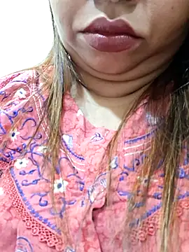 Snapshot of Ravina_patil1 chatting on 11-15-25, 07:10 Ravina patil1 online show from 11-15-25, 07:10