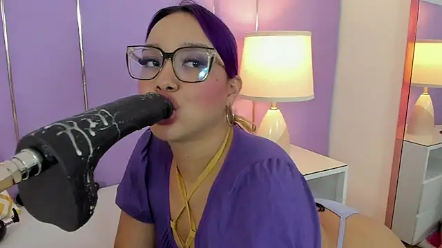Snapshot of SophyRuiz_ chatting on 10-06-25, 12:02 SophyRuiz online show from 10-06-25, 12:02