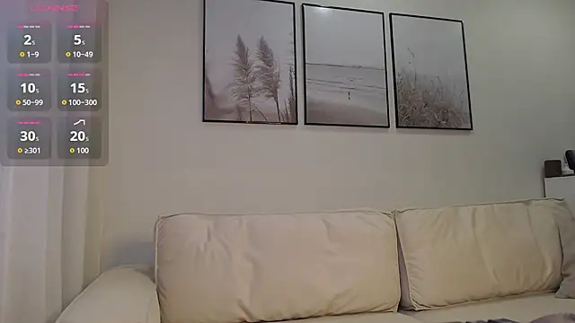 Snapshot of Linaa_Land chatting on 10-17-25, 10:40 Linaa Land online show from 10-17-25, 10:40