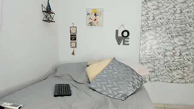 Snapshot of Canhela1 chatting on 11-15-25, 01:51 Canhela1 online show from 11-15-25, 01:51