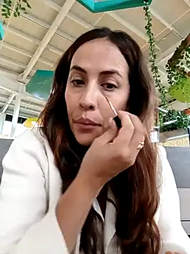 Snapshot of Lena-32 chatting on 03-18-25, 05:10 Lena-32 online show from 03-18-25, 05:10